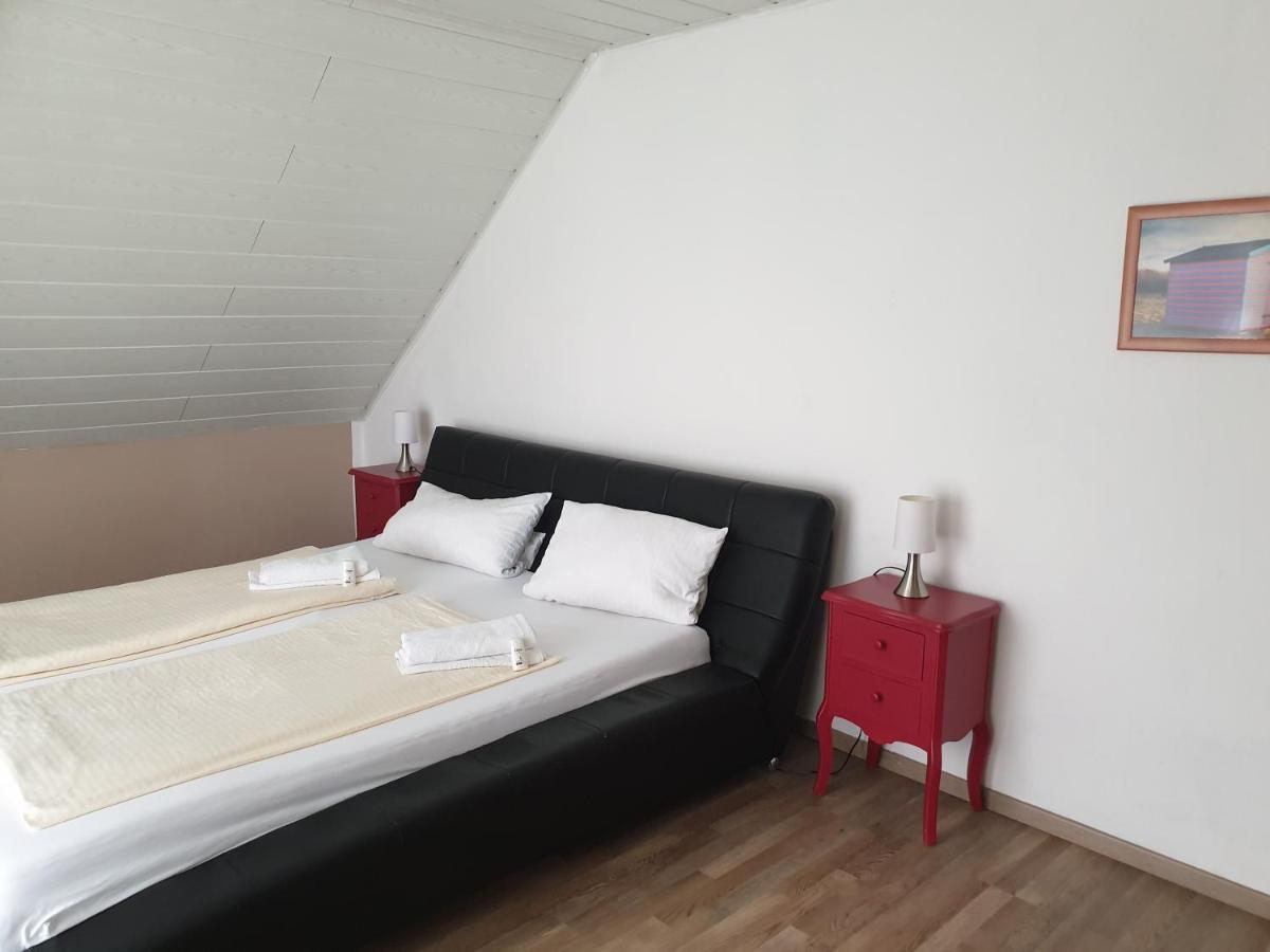 Lindner Ferienwohnungen Und Doppelzimmer Fichtelberg Luaran gambar